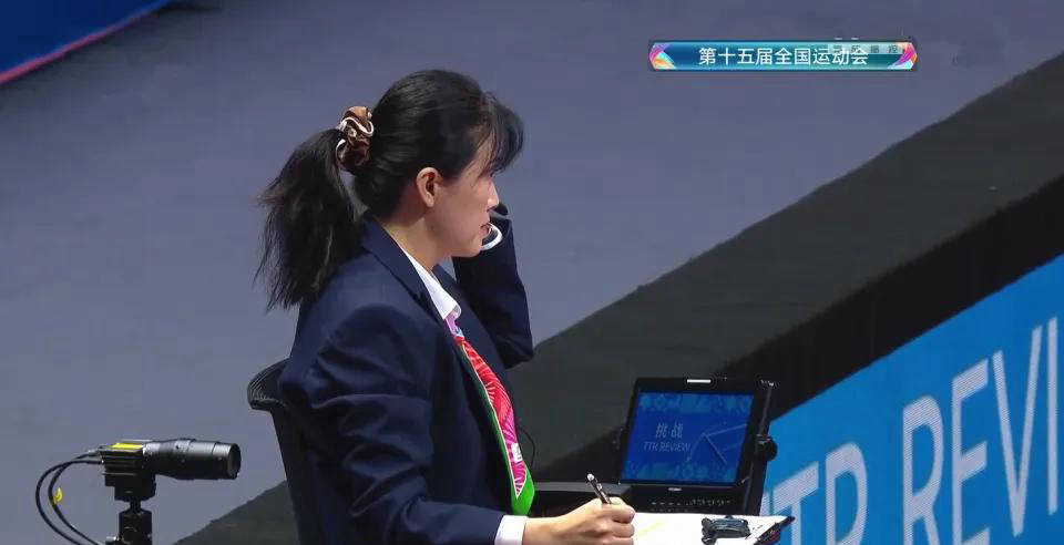全运会乒乓球比赛遭遇技术尴尬，裁判决定重打一幕引发讨论