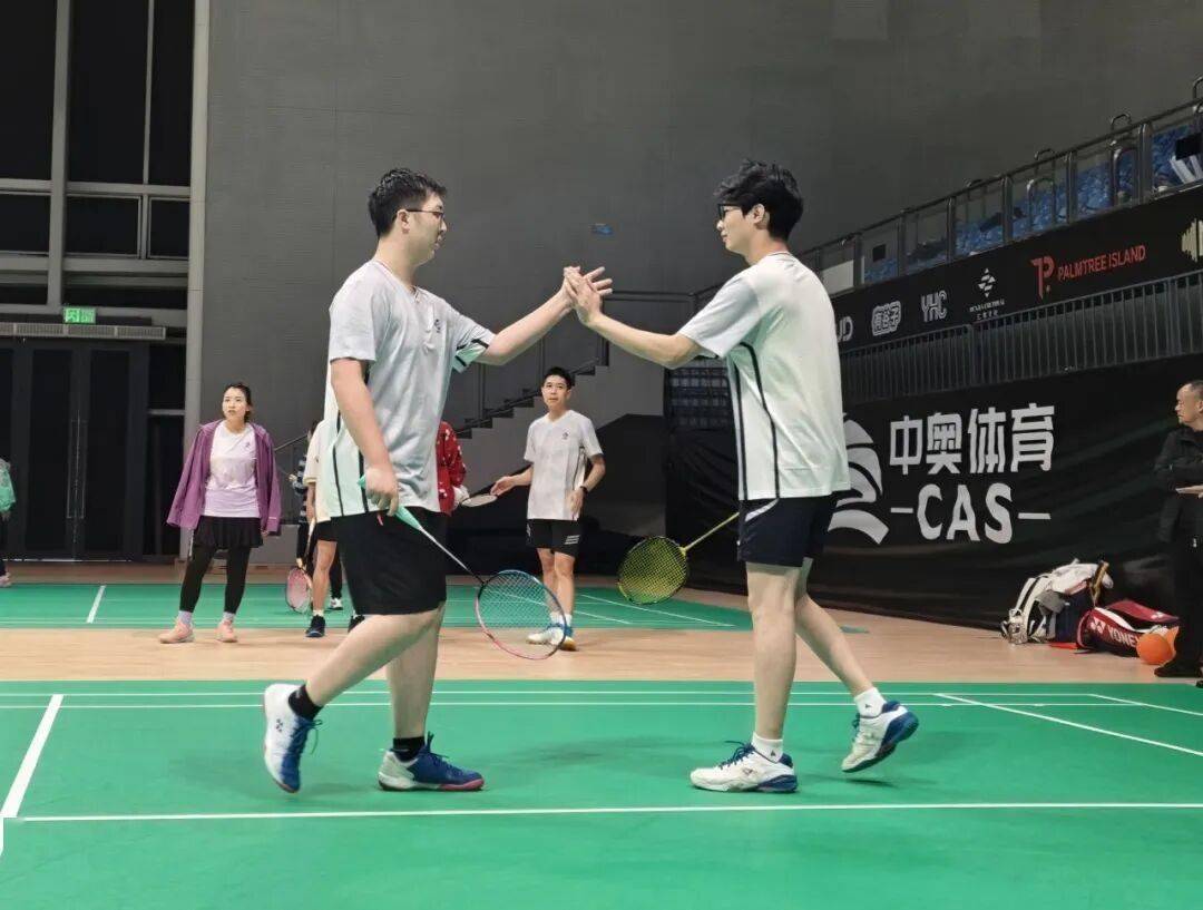 简医羽毛球队在市级职工羽毛球比赛中斩获公开组第二名