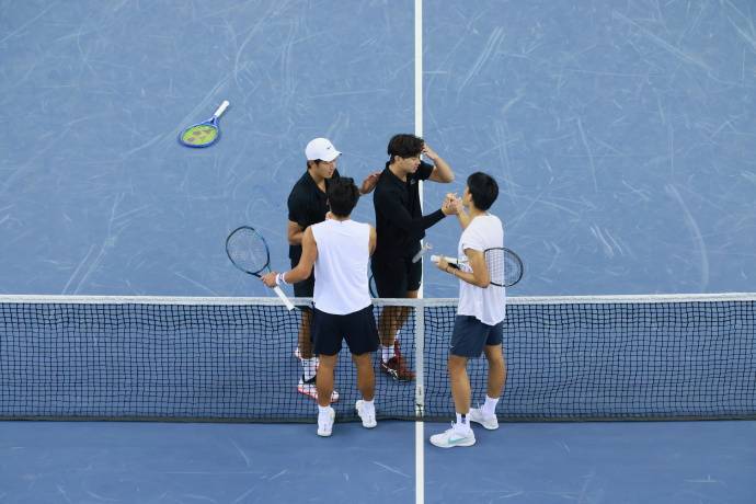 全运会网球男双决赛:唐盛 / 孙浅 2-1 力克布云朝克特 / 郑展，逆转夺金