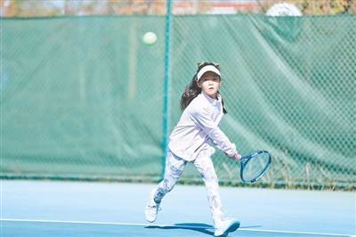 kaiyun-“炎黄杯”青少年网球积分 排名赛总决赛在郑挥拍