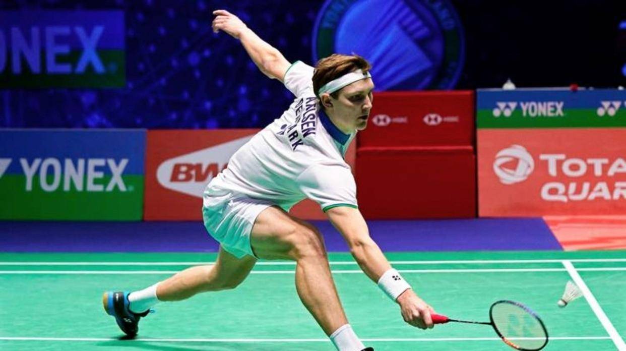 kaiyun-法国羽(yǔ)毛球公开赛男单比赛，安(ān)赛龙对陣(zhèn)马來(lái)西亚选手梁(liáng)峻豪，比赛激烈精彩，安(ān)赛龙展现出(chū)强大(dà)實(shí)力和冷静应对能力