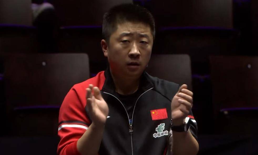 突发！早田希娜忽然暂停比赛，手指球童抗议