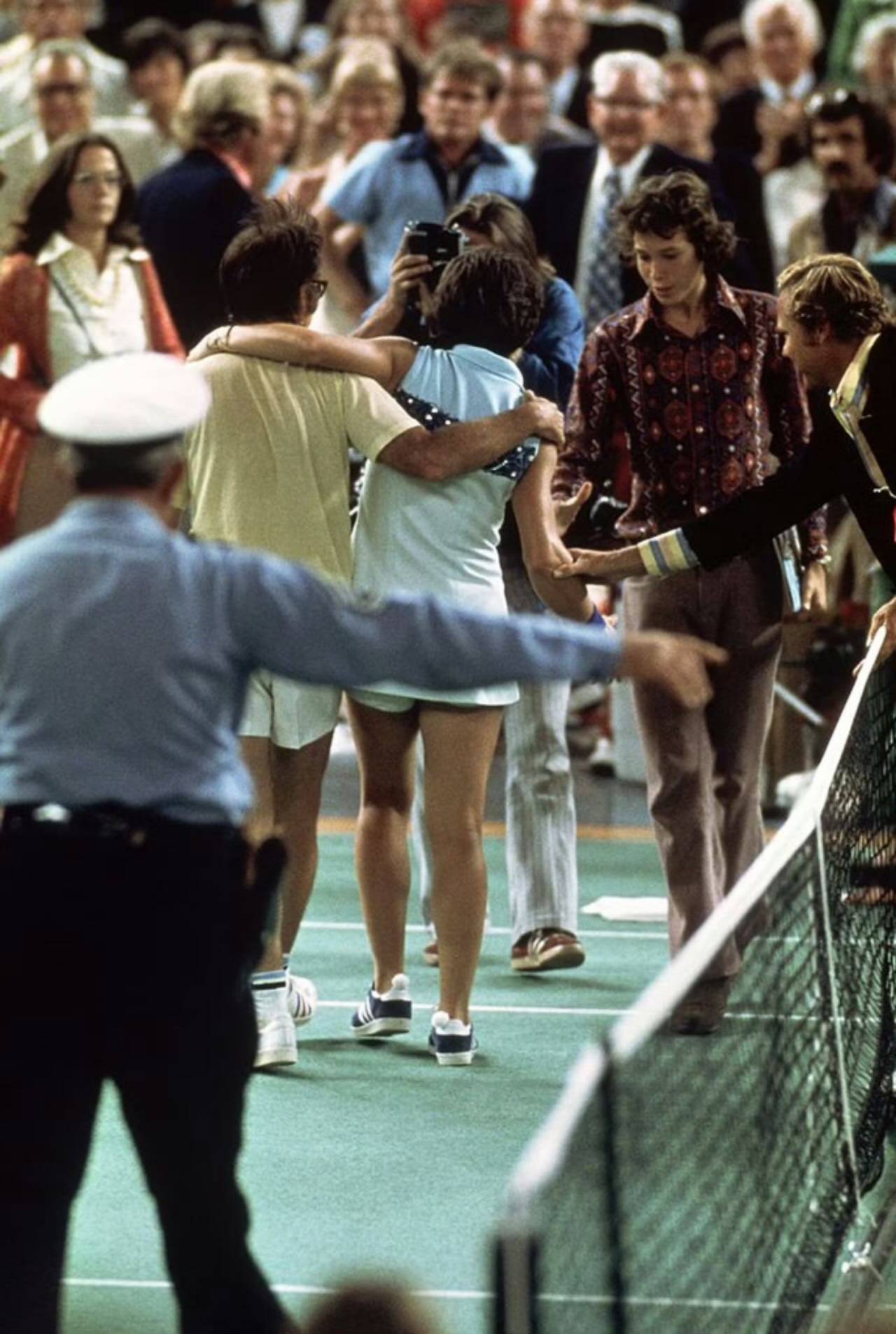 萨巴惨败输掉性别大战，网友笑称椰子特意控分男女网球是两项运动