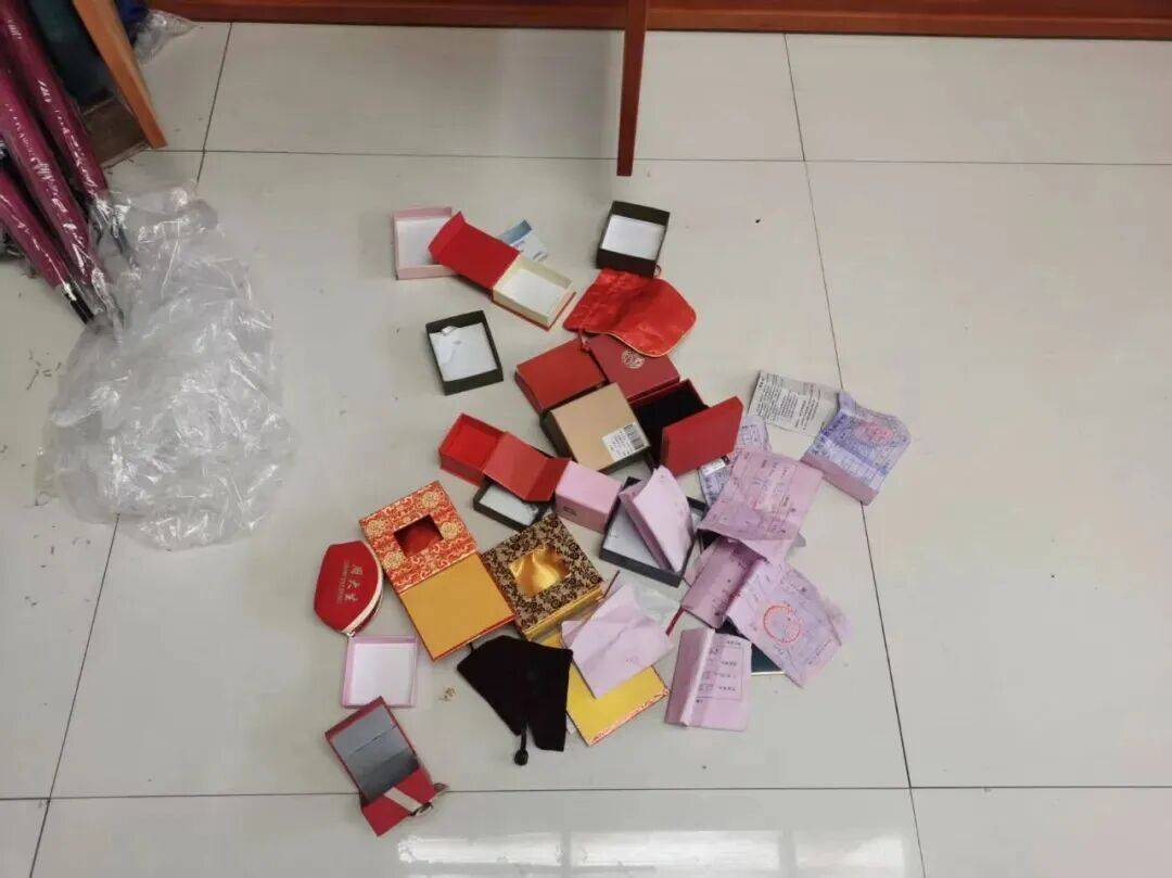 开云体育在线-狠人！偷了自己家，再偷朋友家！警方提醒