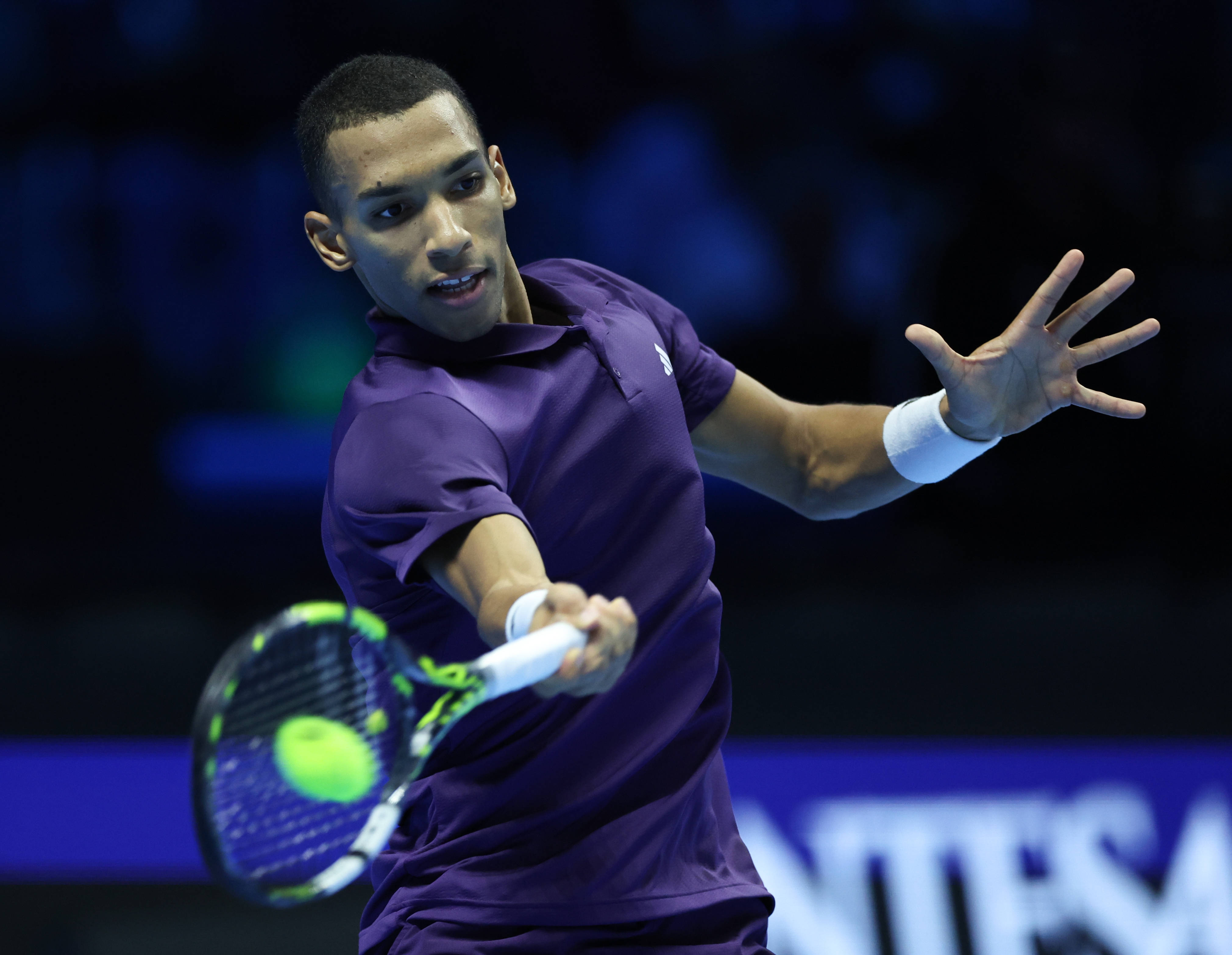 （体育）网球——ATP年终总决赛：奥热-阿利亚西姆胜兹韦列夫